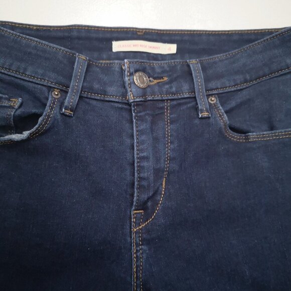 Levi's Ladies Size 4 Dark Wash Classic Mid Rise Skinny Blue Jeans - Picture 4 of 10